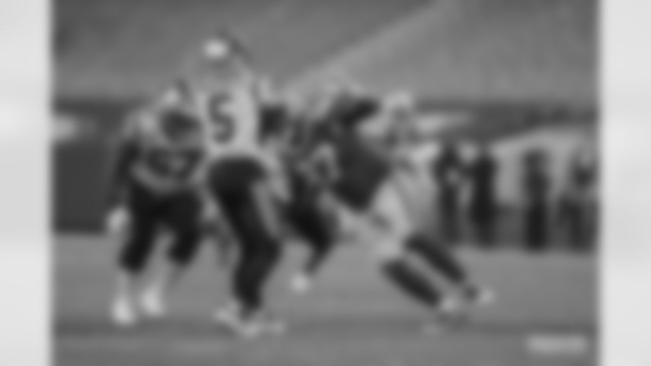 DL Kenny Clark