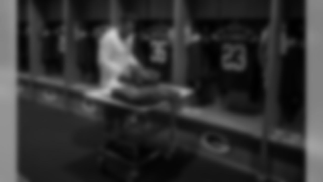 181015-packers-locker-room-bobber-36