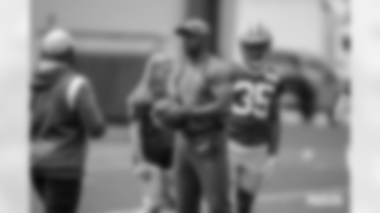 Akeem Davis (UNLV), Defensive Backs