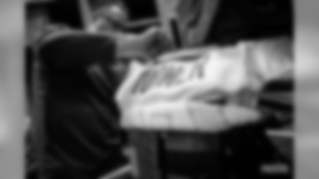 191201-packers-locker-room-bobber-WM-39
