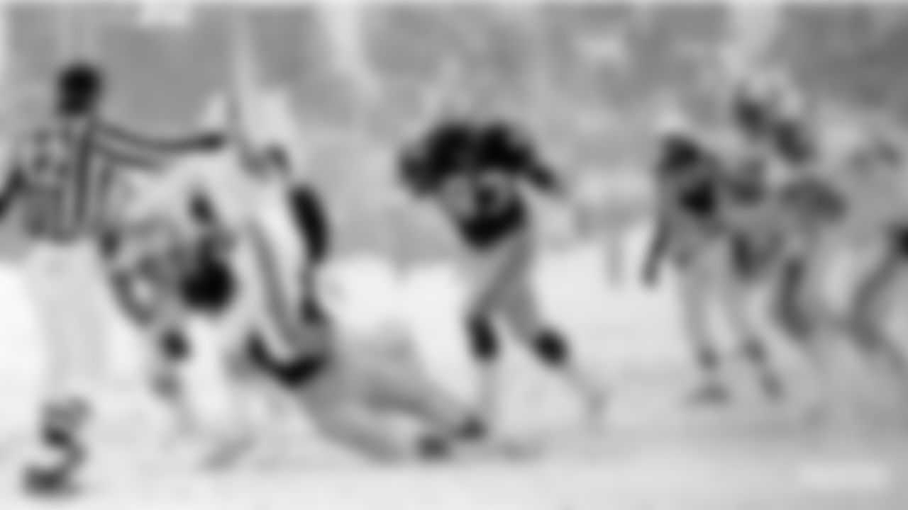 LB/DE Robert Brown (1982-92)