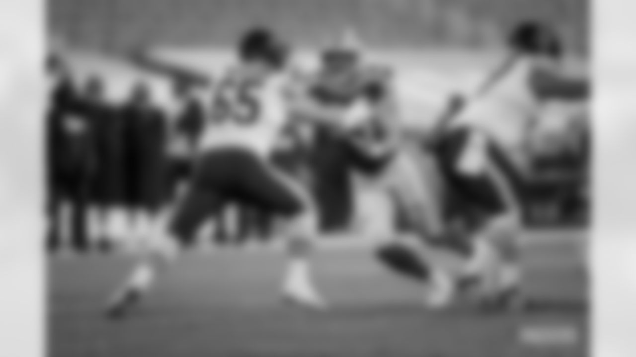 DL Dean Lowry