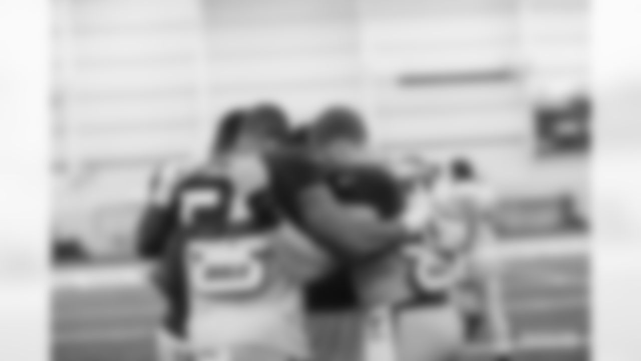 Linebackers huddle