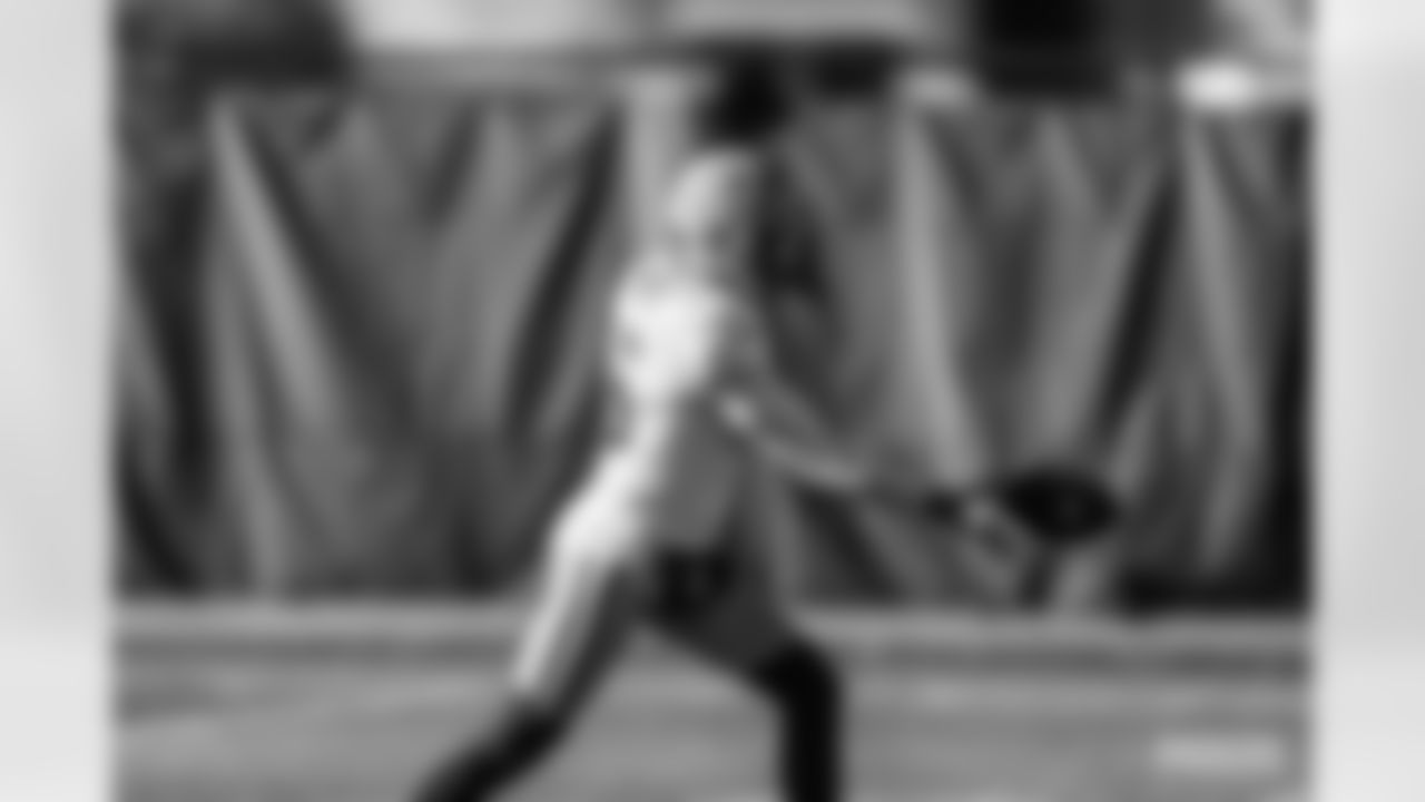 221125-evan-gallery-2560003