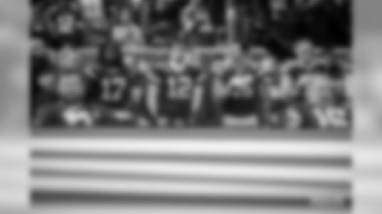 191209-wilson-fan-photos-3