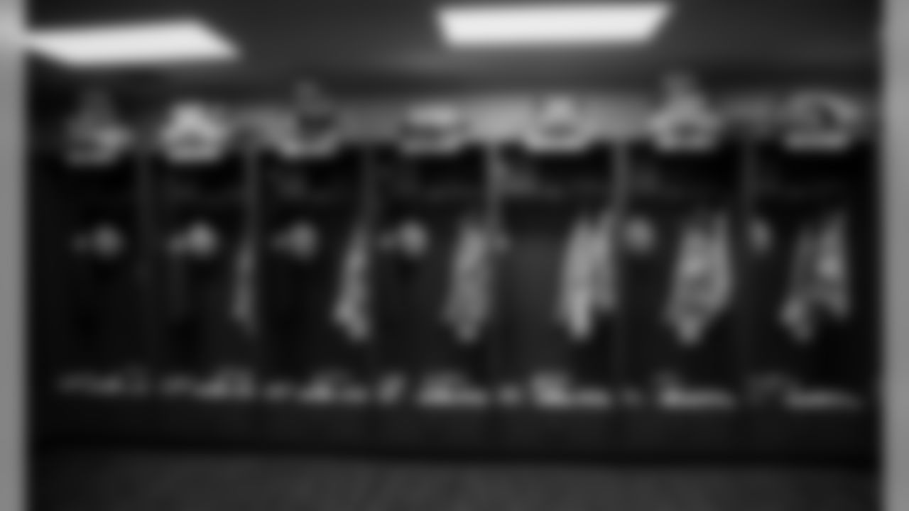 181104-locker-room-gillette-bobber-3