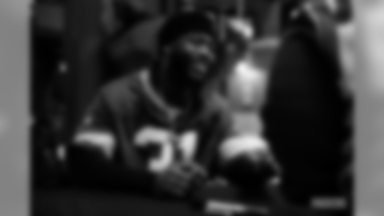 191209-amos-smith-signing-2