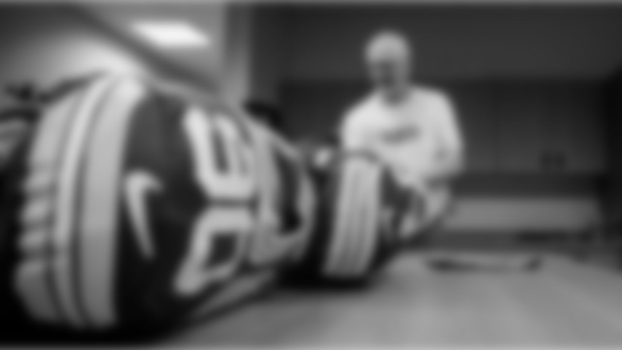 181015-packers-locker-room-bobber-12