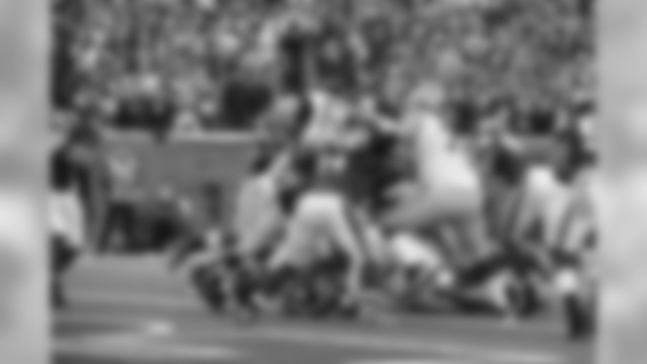Eddie Lacy plunged for the touchdown from the 1-yard line, and the Packers led, 7-0, with 1:34 to play in the first quarter.
