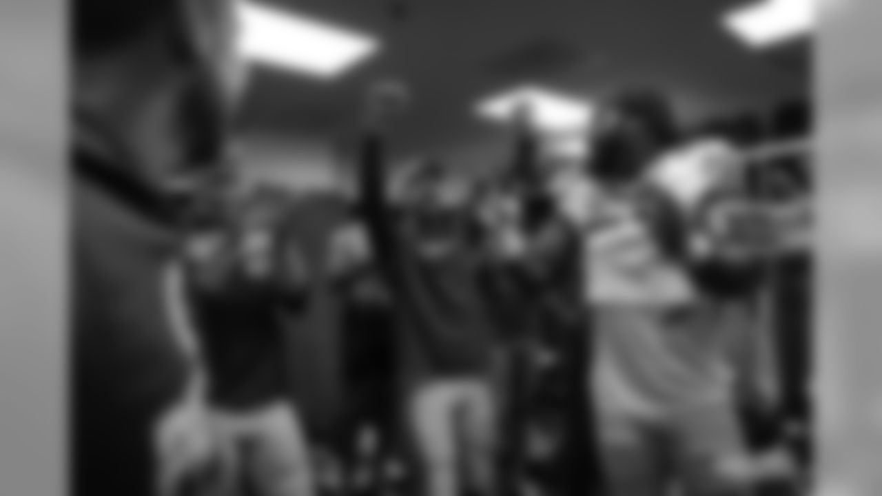191028-locker-room-pass-17