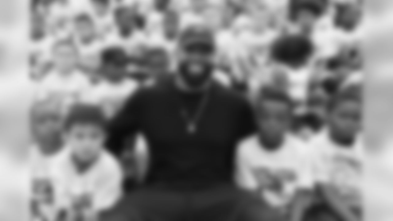 180619-marcedes-lewis-football-camp-05