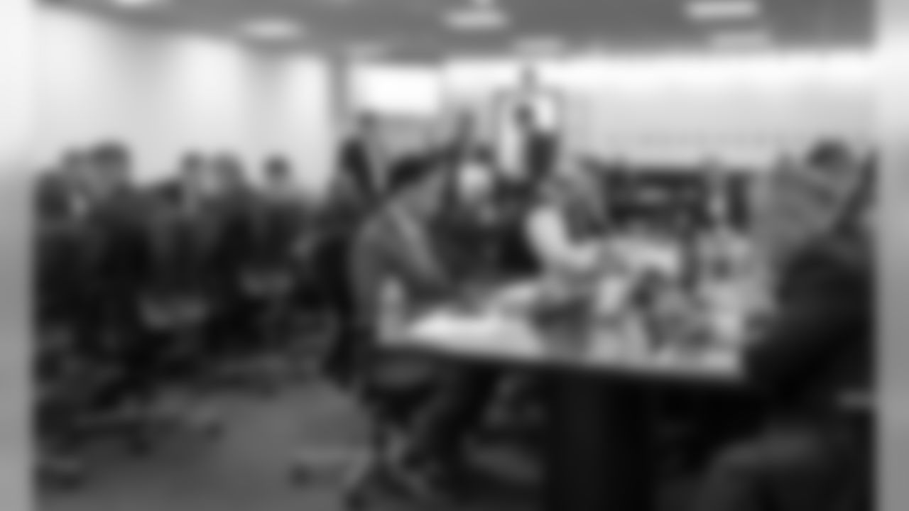 190425-draft-room-05