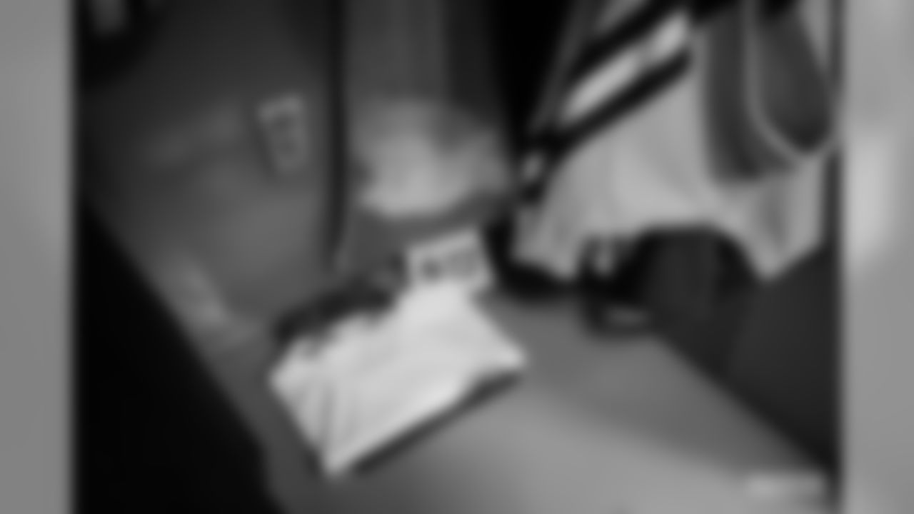 191201-packers-locker-room-bobber-WM-4