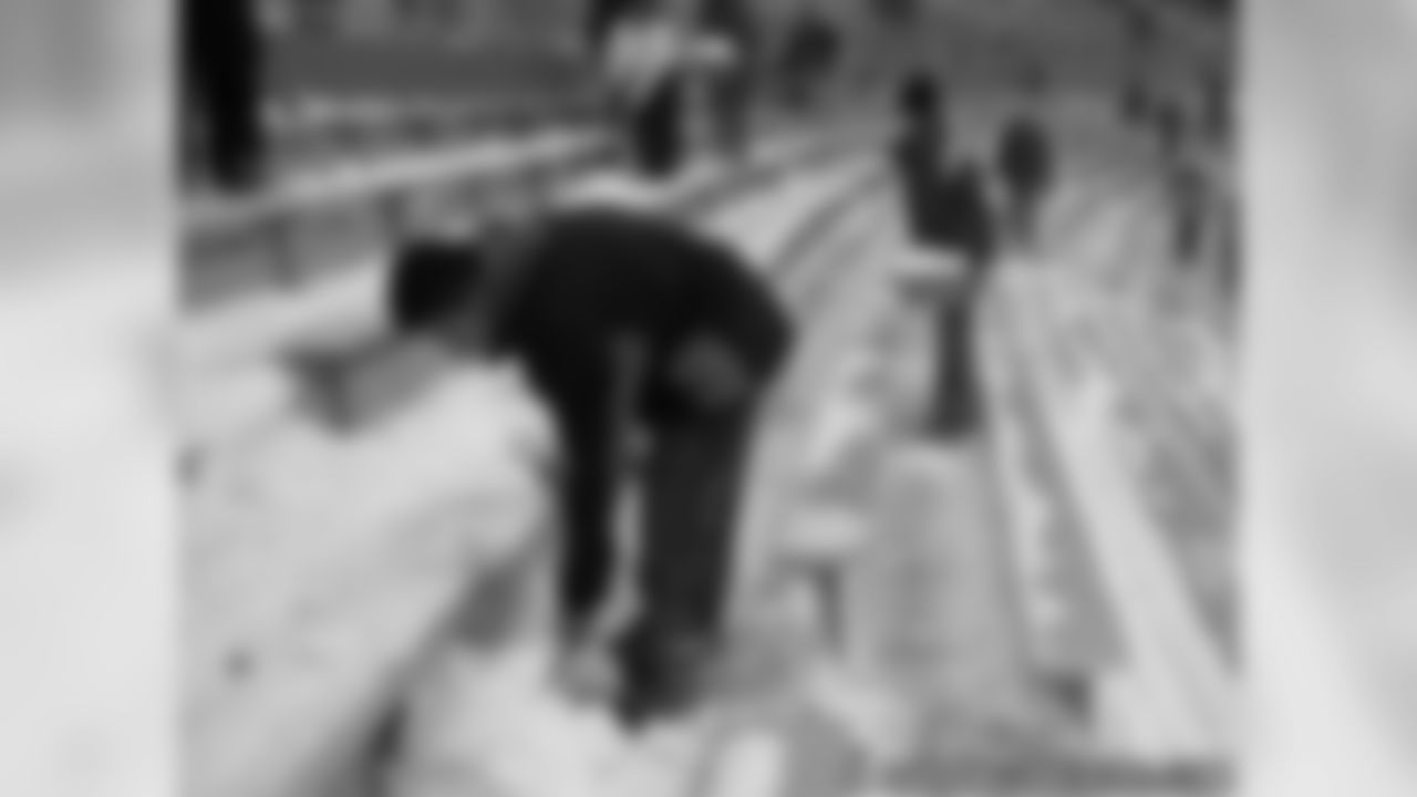 Volunteers Help Shovel Out Lambeau Field