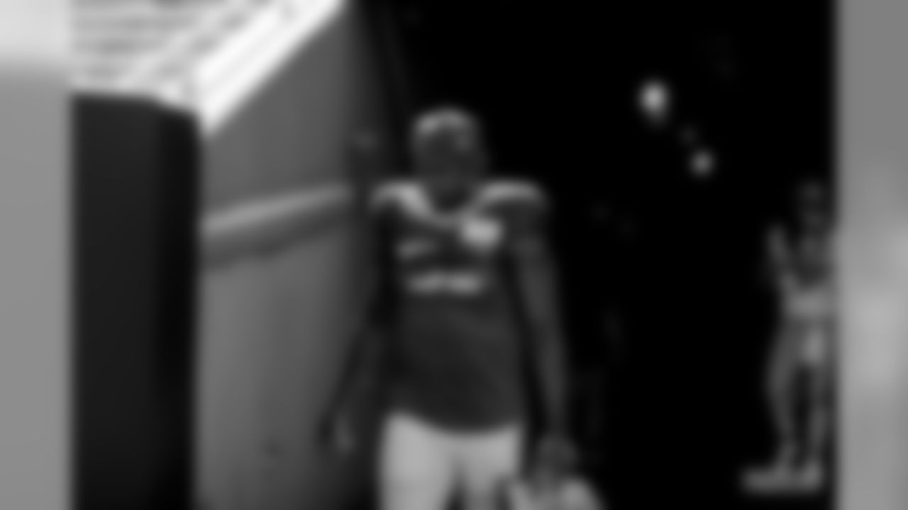 LB Jonathan Garvin