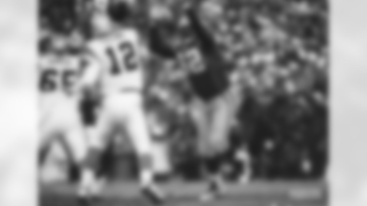 DE Reggie White (1993-98)