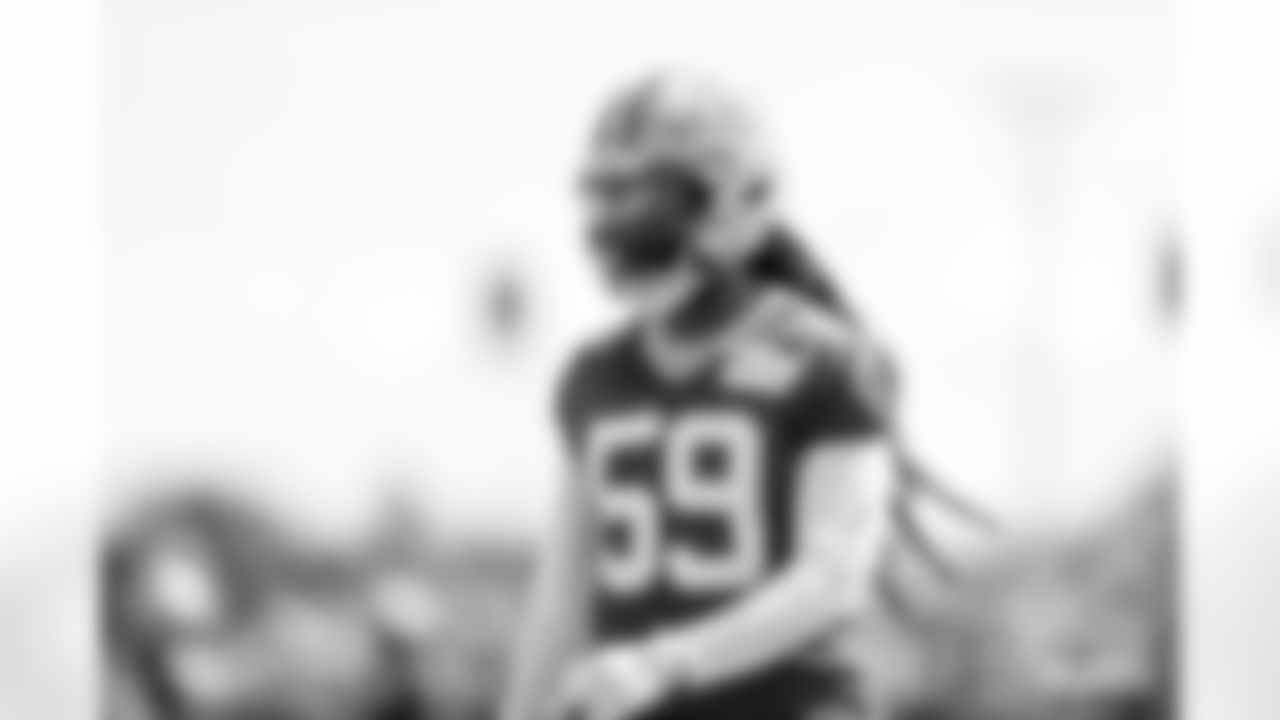 LB De'Vondre Campbell