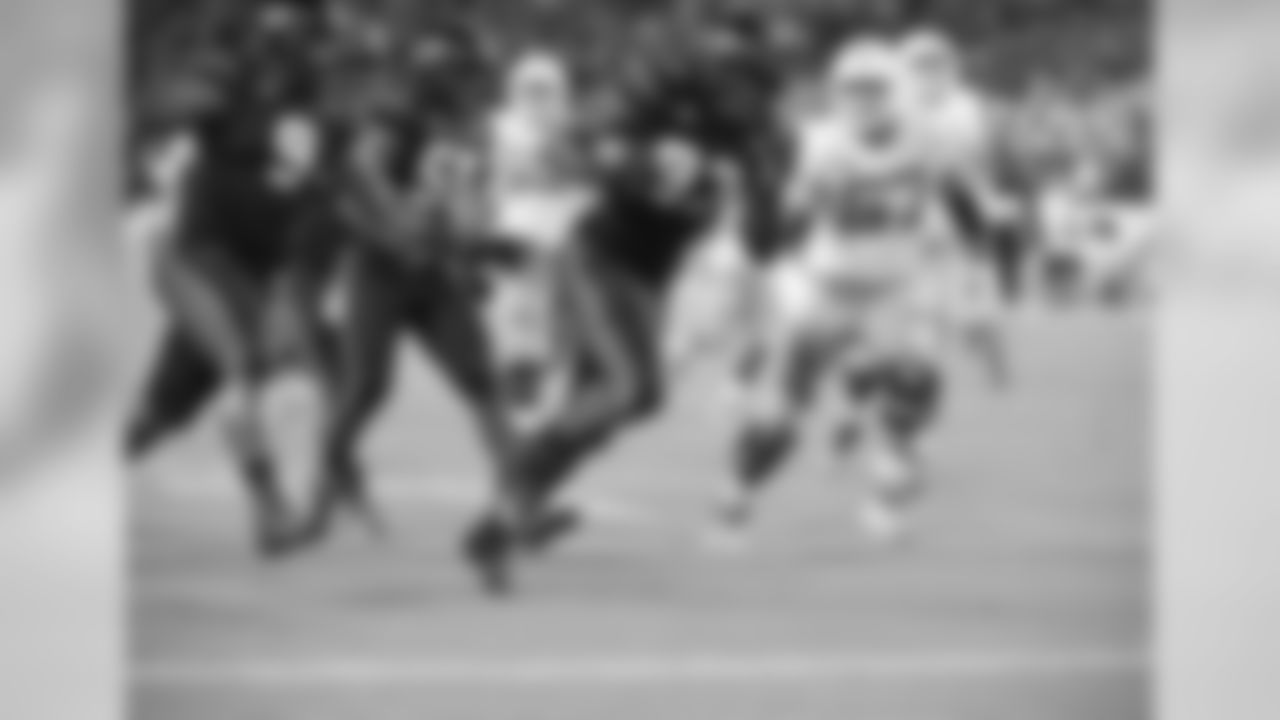 LB Jonathan Garvin