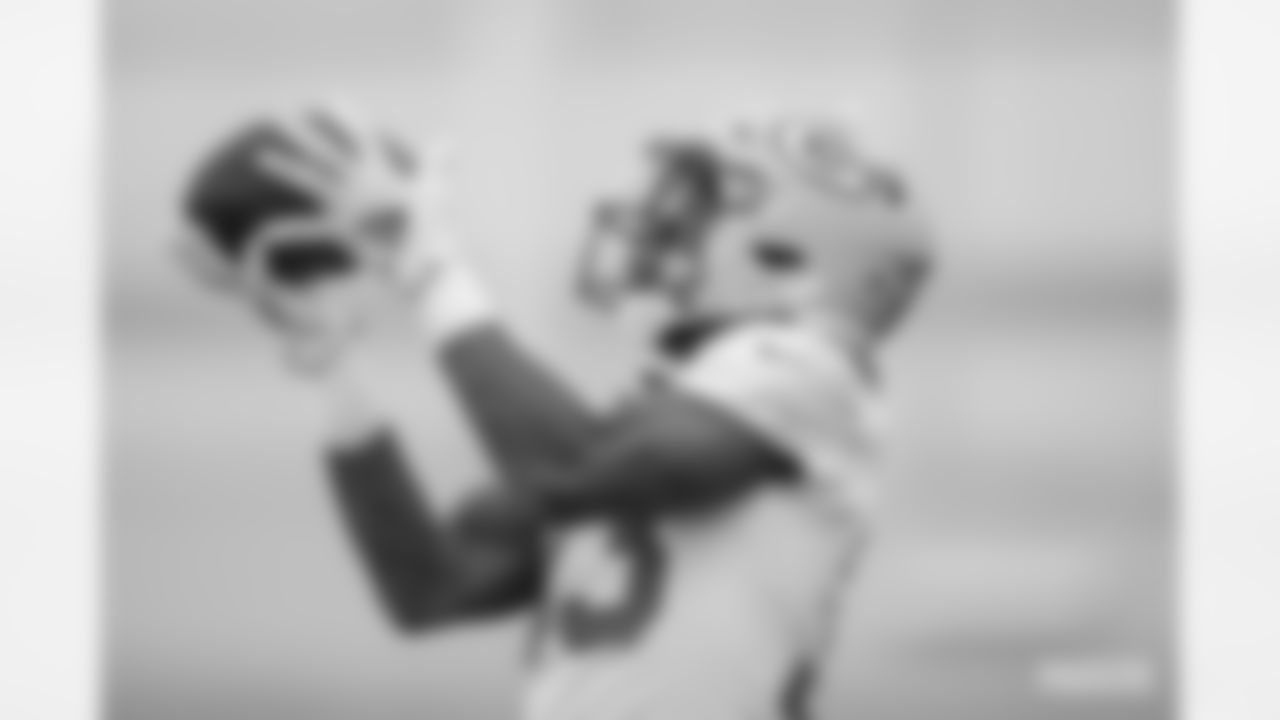 RB Aaron Jones