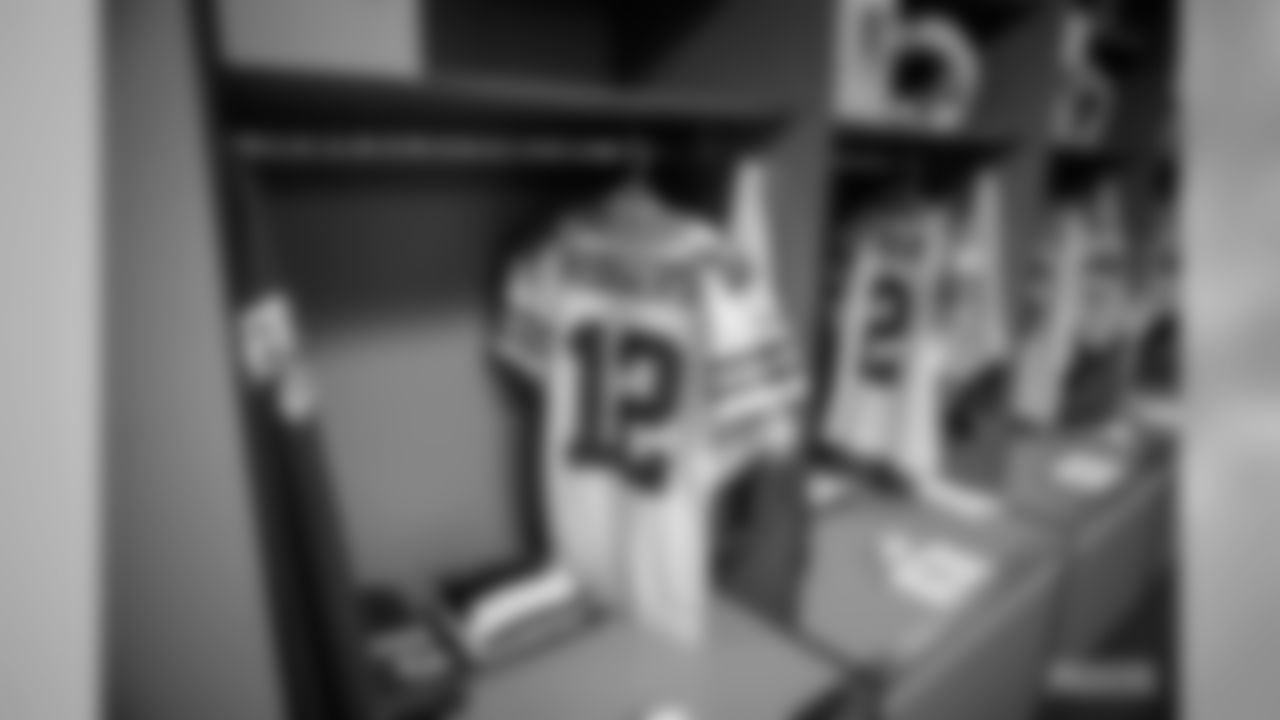 200119-locker-room-bobber-WM-001