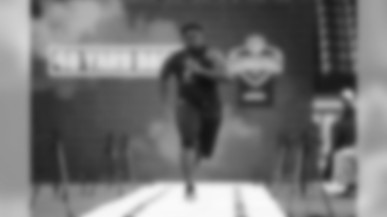 Clemson tackle Tremayne Anchrum runs the 40-yard dash during the 2020 NFL Scouting Combine, Friday, Feb. 28, 2020 in Indianapolis. (Ben Liebenberg/NFL)