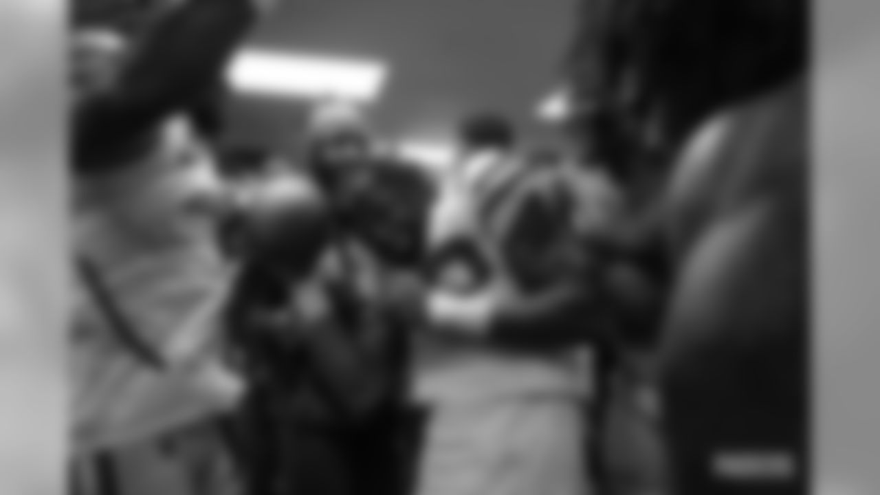 191028-locker-room-pass-12