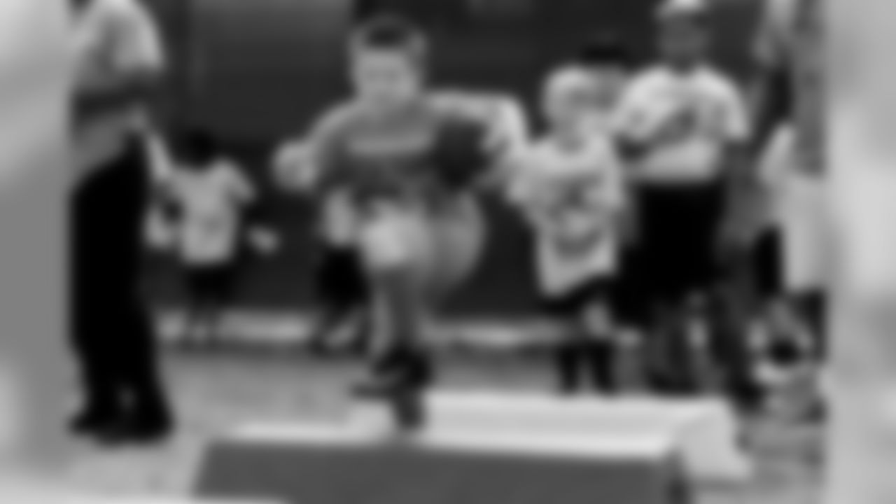 180619-marcedes-lewis-football-camp-13