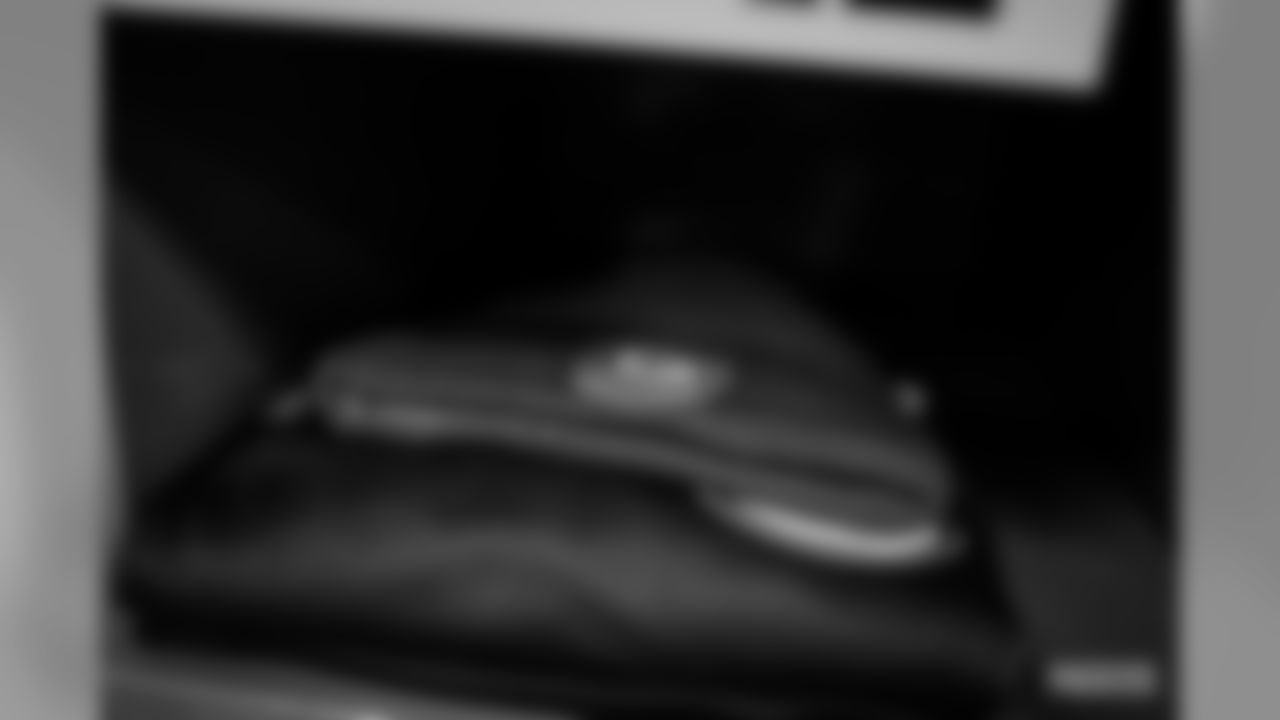191201-packers-locker-room-bobber-WM-26