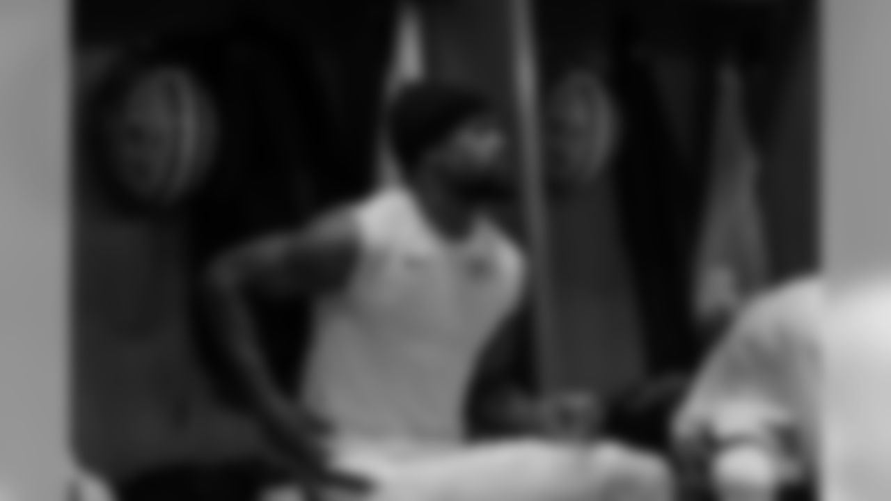 191014-locker-room-pass-5