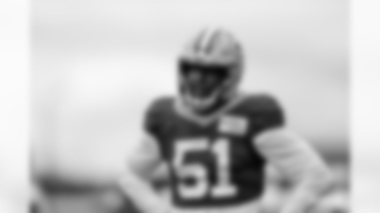 LB Krys Barnes