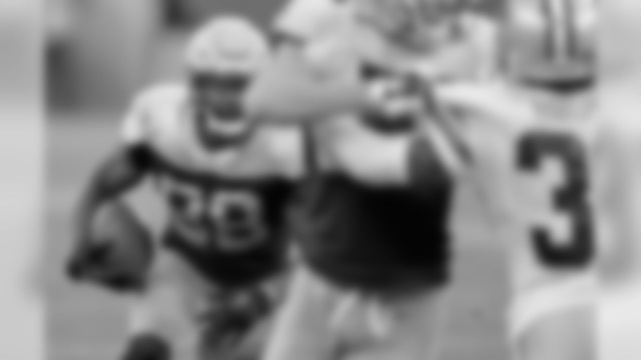 Caught 15 passes for 136 yards (9.1 avg.) and two TDs and posted a 31.1-yard average on seven kickoff returns in 2015. Also rushed for 14 yards on three carries (4.7 avg.) last season.