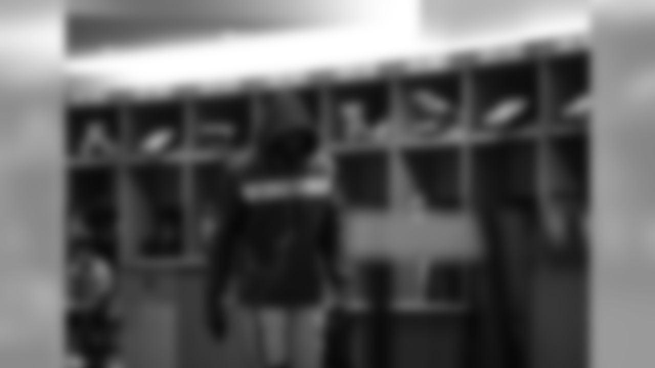 170910-locker-room-siegle-002