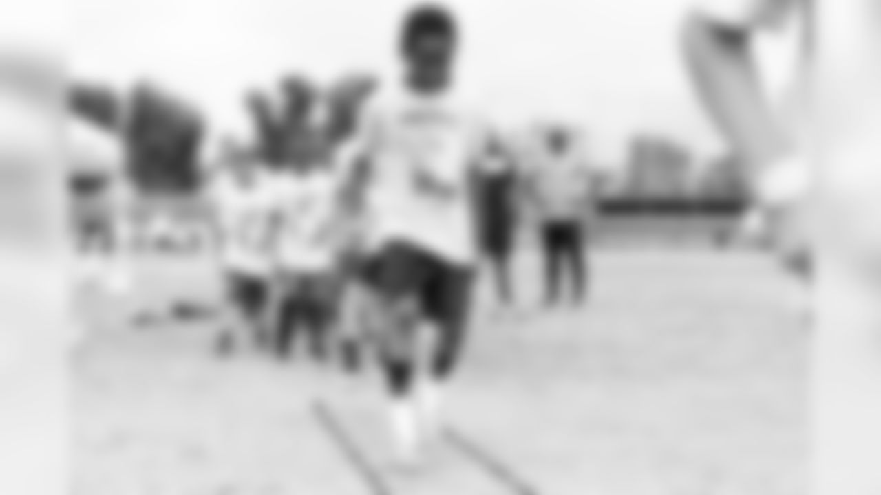 180619-marcedes-lewis-football-camp-09