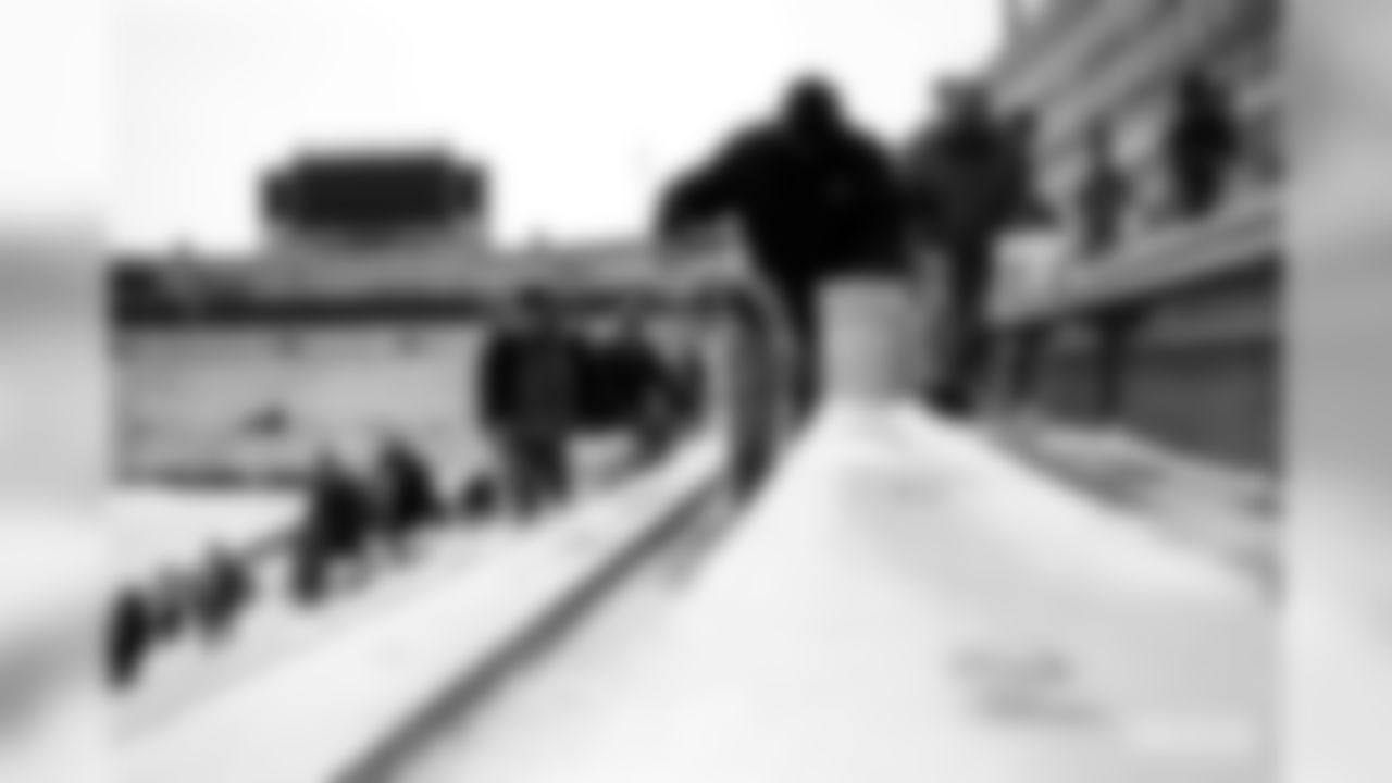 191213-shoveling-snow-4