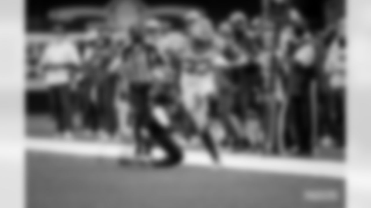 RB Aaron Jones