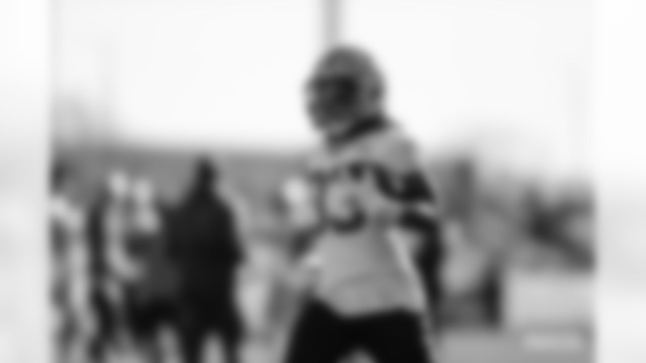 RB Aaron Jones