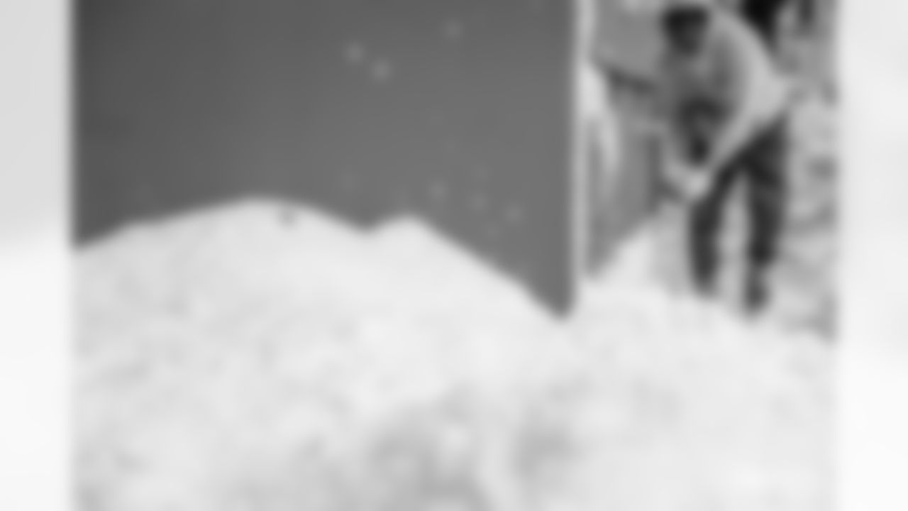 221228-shovel-photos-2560031