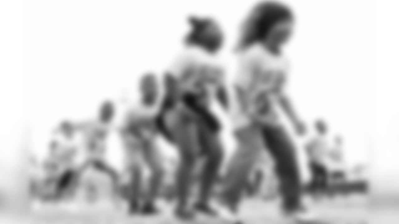 180619-marcedes-lewis-football-camp-07