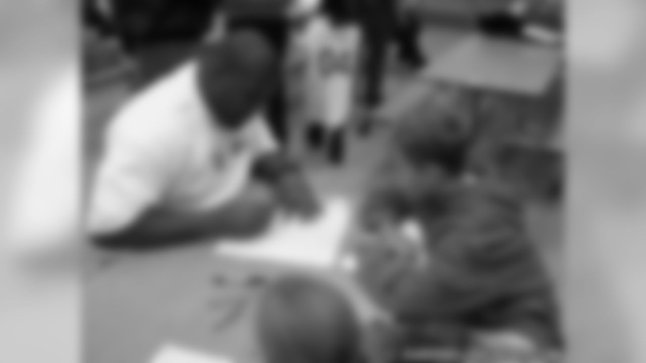 Barry, Lee Take Part In 6th Annual 'Hometown Huddle'