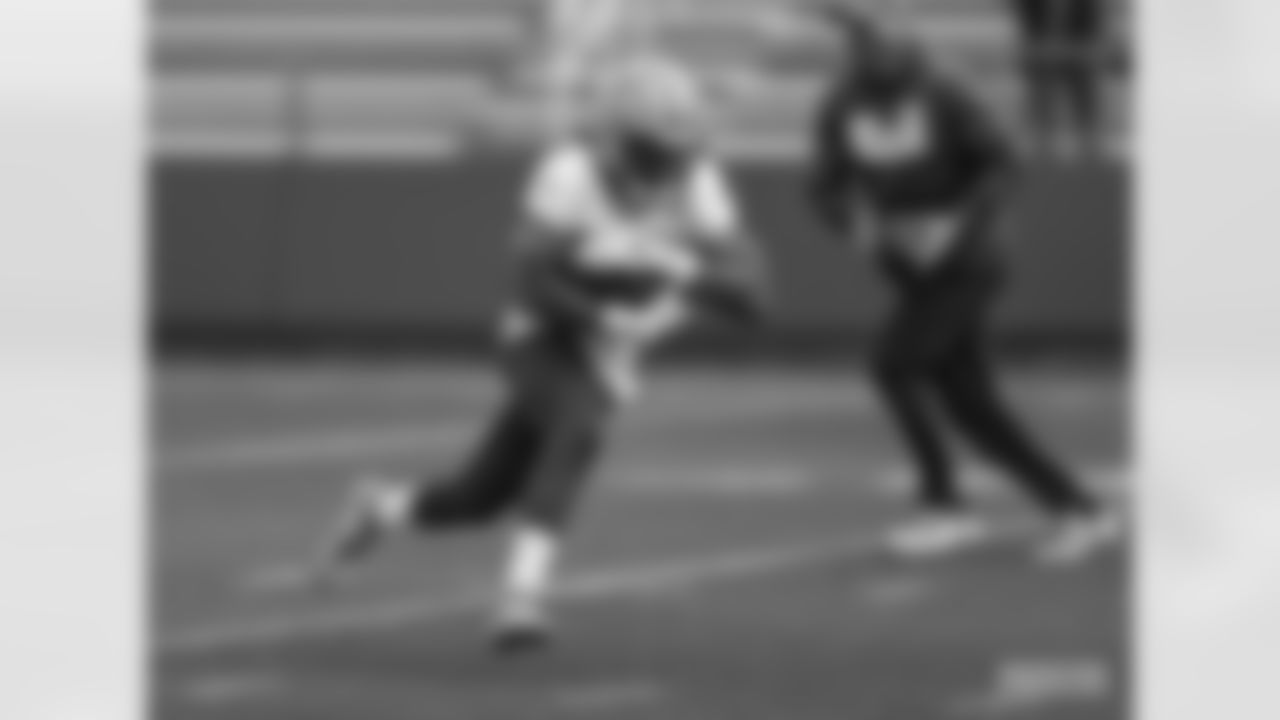 RB Aaron Jones
