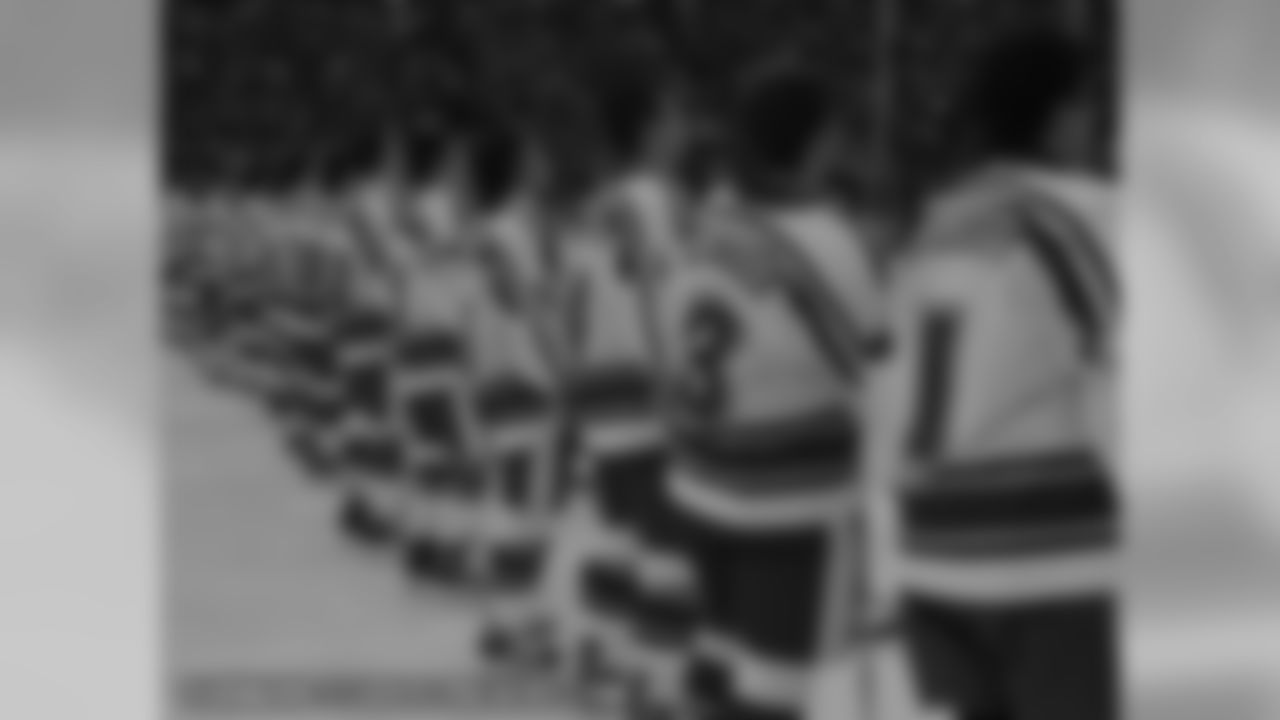 Fans, Players Soak Up Frozen Tundra Hockey Classic