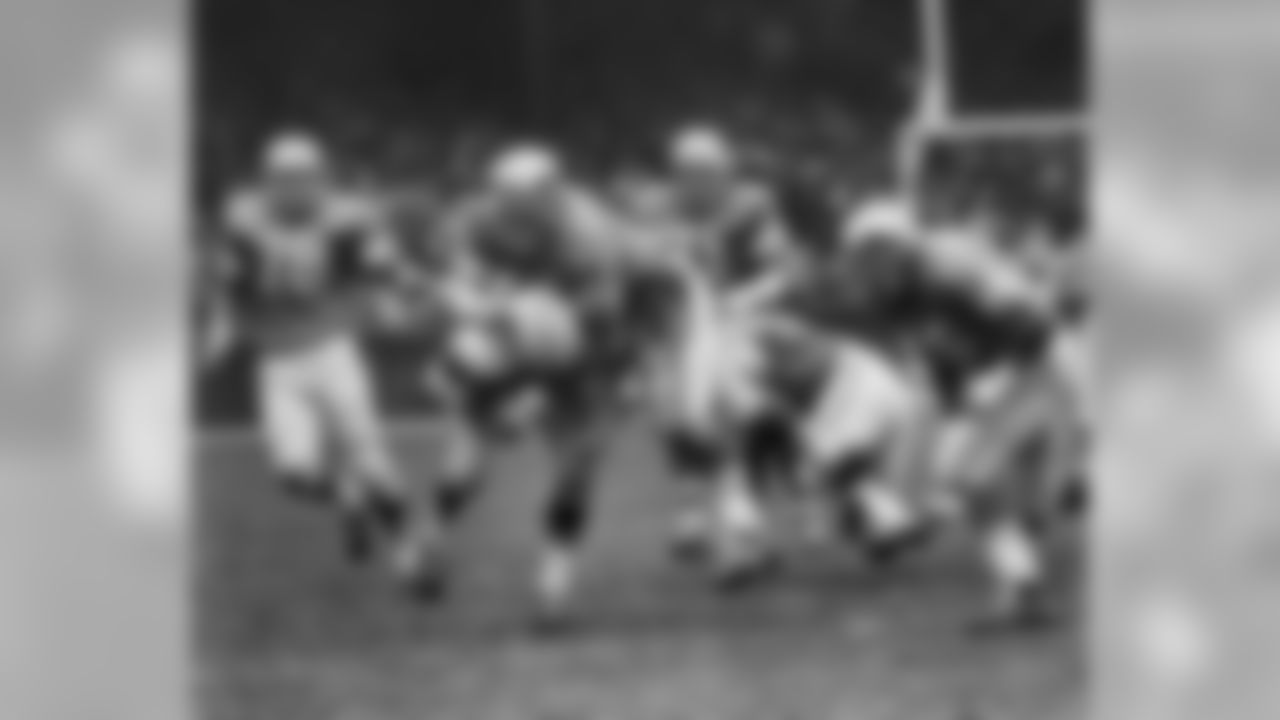 Nov. 22, 1962 - QB Bart Starr scrambles from the pocket to pick up a few yards on Thanksgiving Day in Detroit. The 1962 team finished first in the Western Conference and won the NFL Championship vs. the New York Giants later that year.