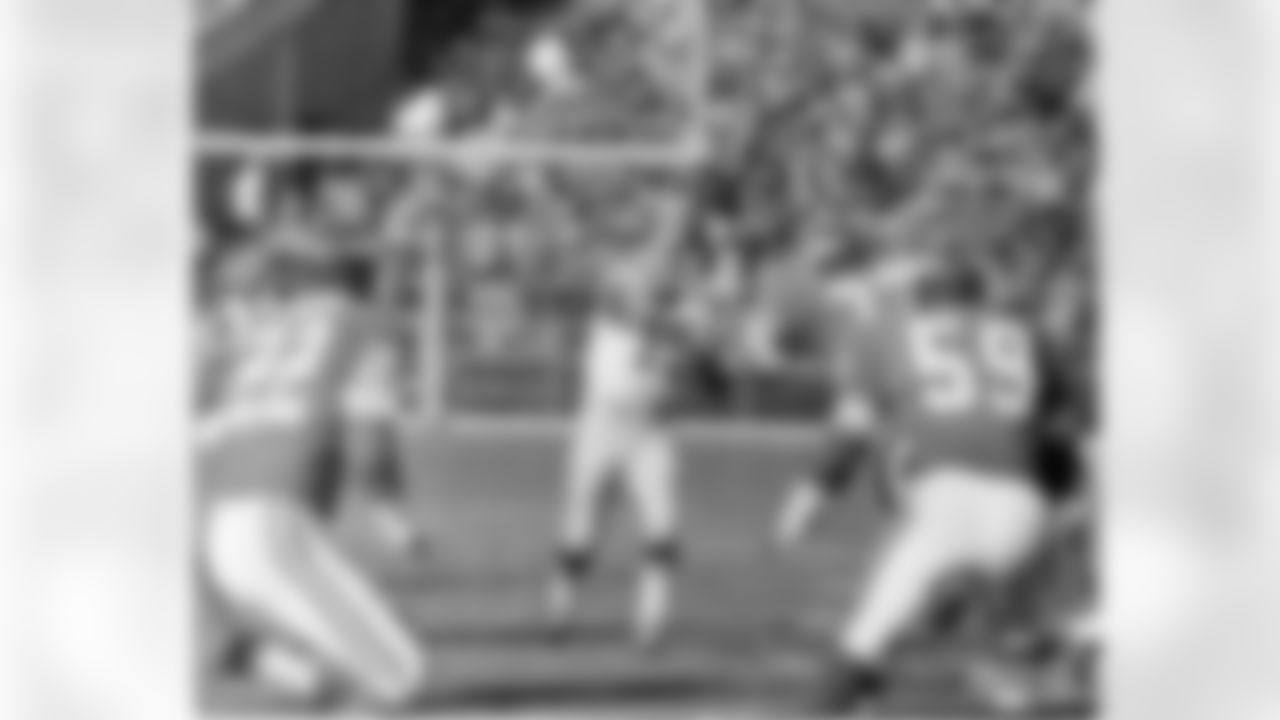 QB Bart Starr (1956-71)
