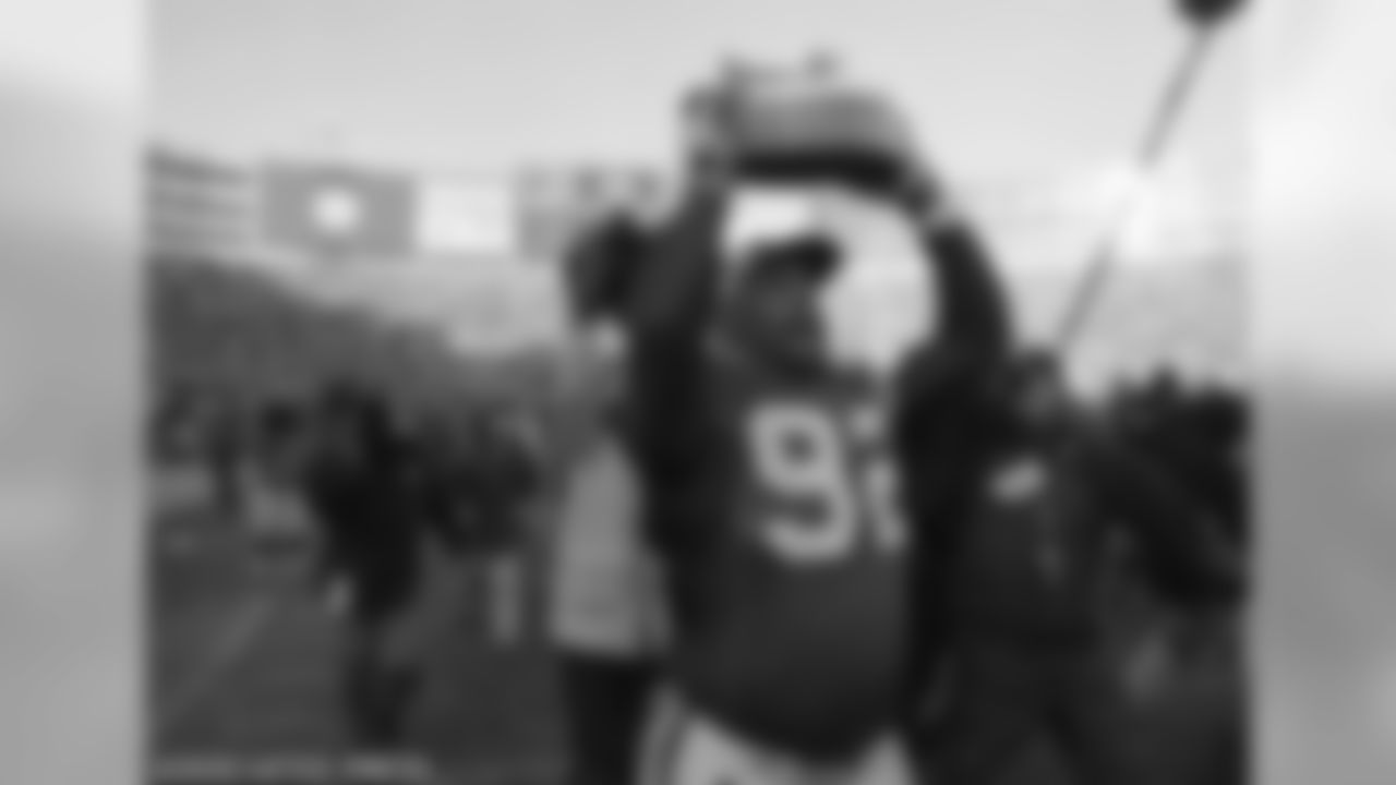 Photo Tribute To Reggie White