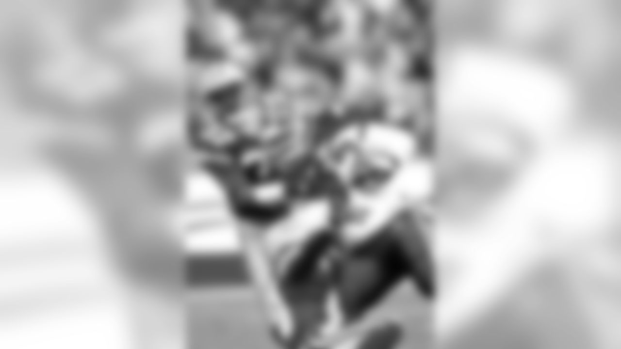 Drafted in the third round in 1996 (No. 93 overall), Williams played in the nickel and dime packages as a rookie in helping the Packers win Super Bowl XXXI. He then became a starting CB for the next six seasons. He had four or more INT from 1998-2001.