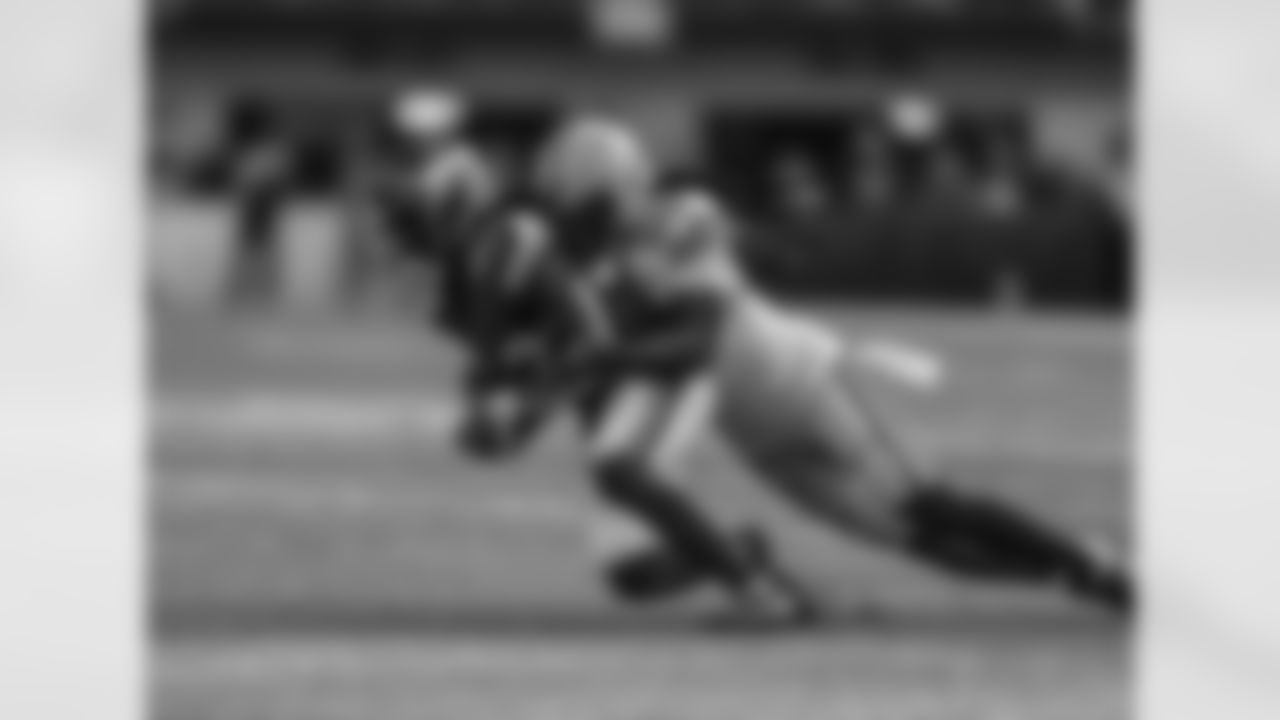 LB De'Vondre Campbell