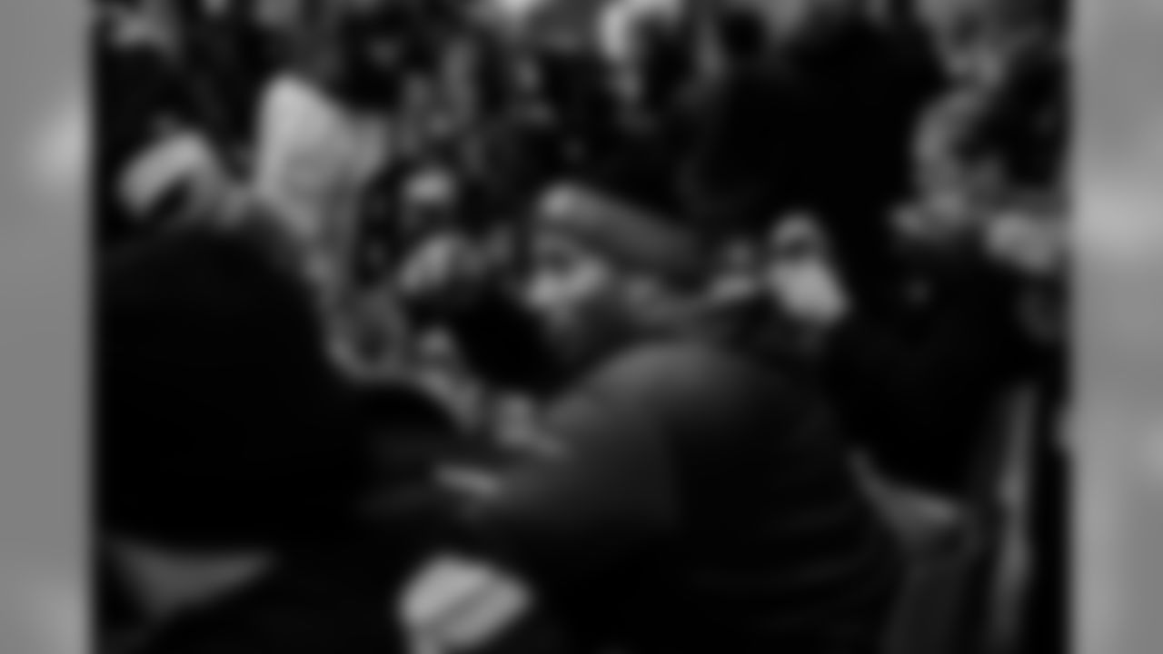 181217-salvation-army-autographys-12