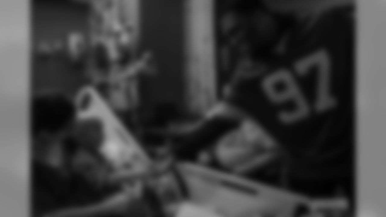 191001-players-visit-hospital-07
