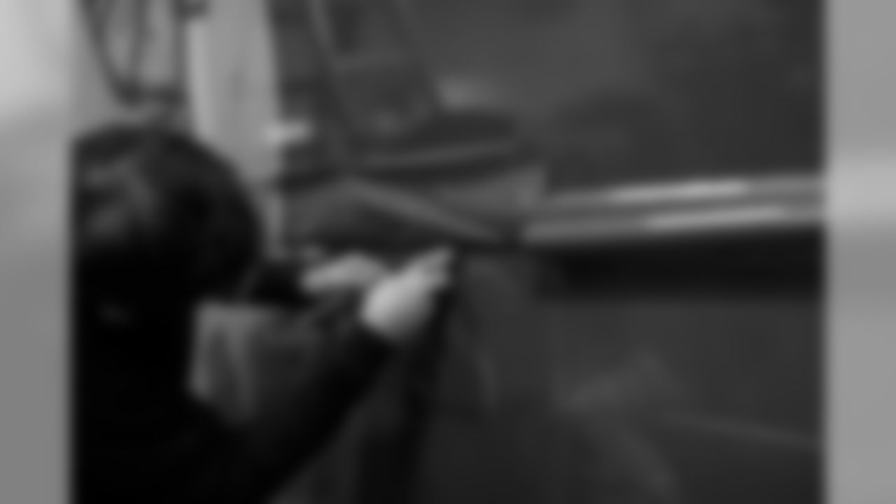 190408-tailgate-tour-bus-wrap-07