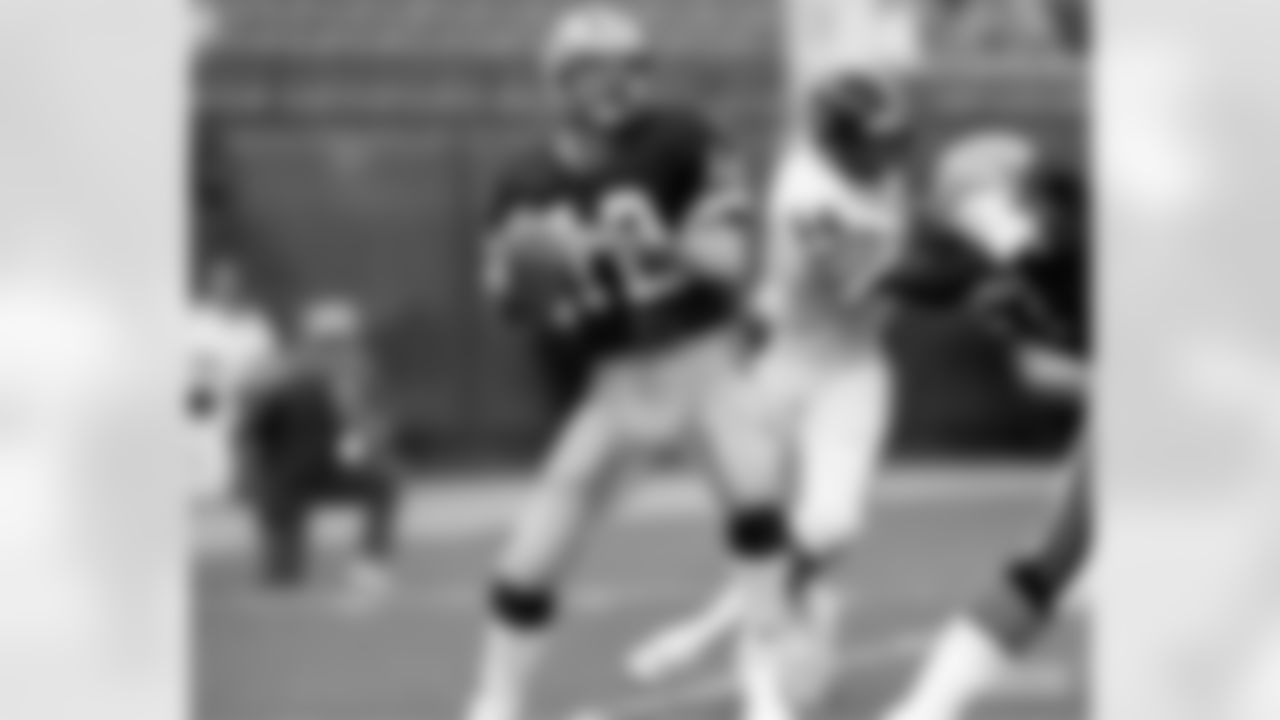 QB Lynn Dickey (1976-77, 79-85)